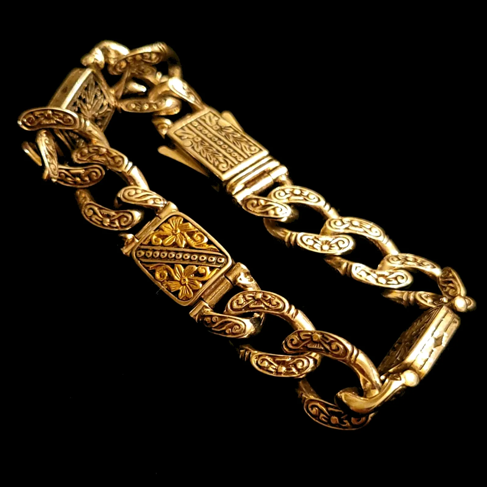 Ornate engraved yellow gold link bracelet